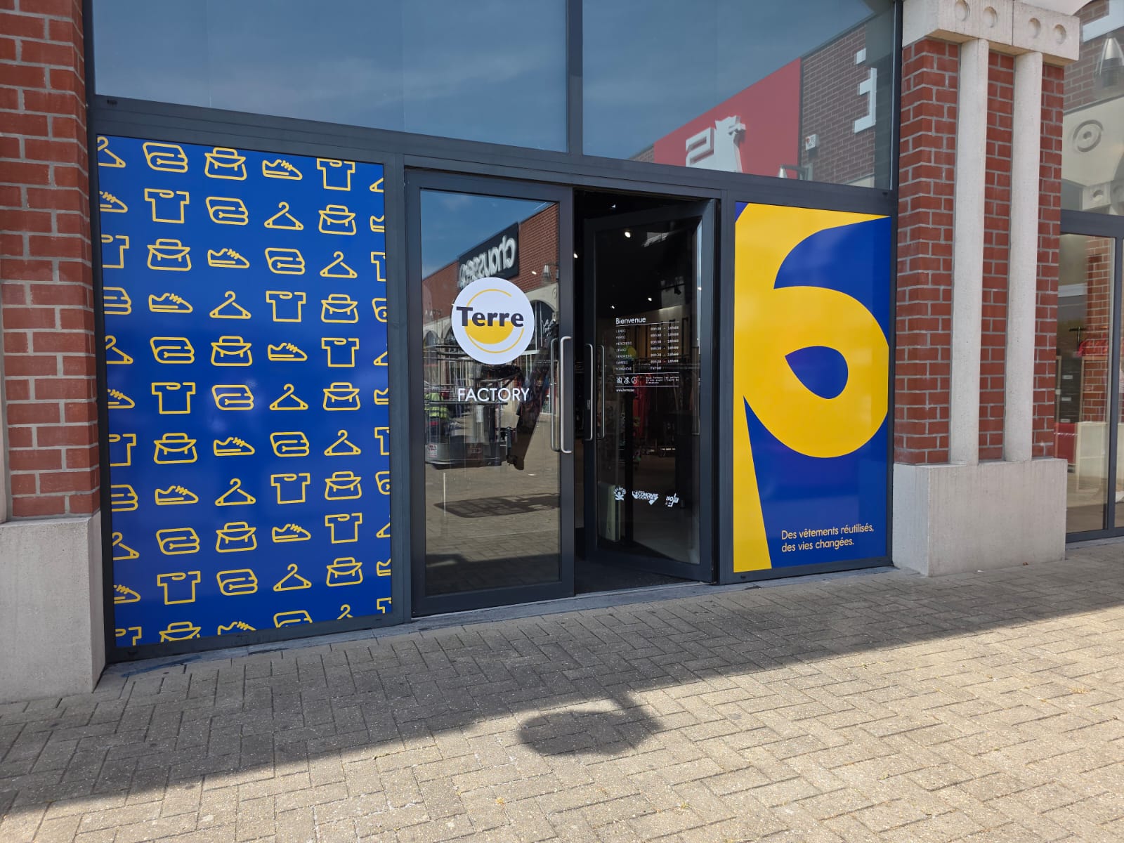 Façade de magasin Terre Factory Hornu